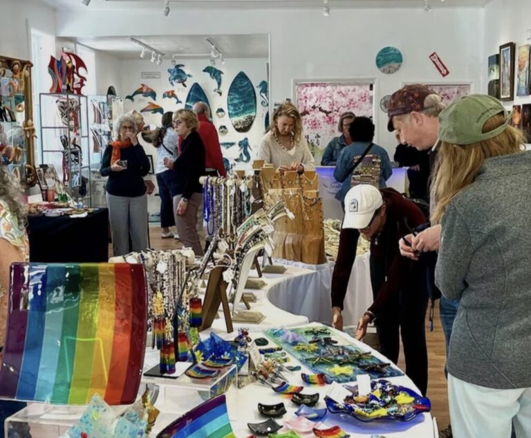 sea breeze art crowd 1 768x633
